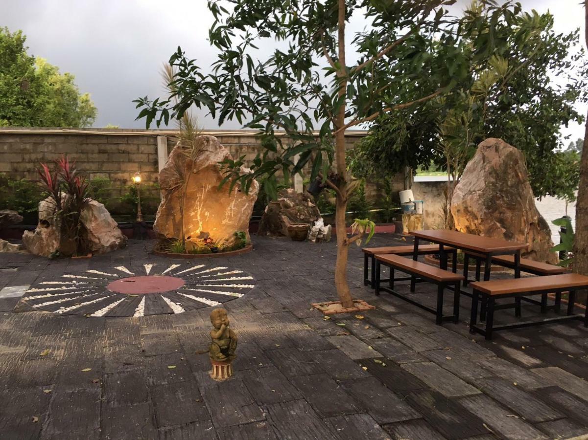 Ruen Thai Ban Rim Nam Kamphaeng Phet Exterior foto