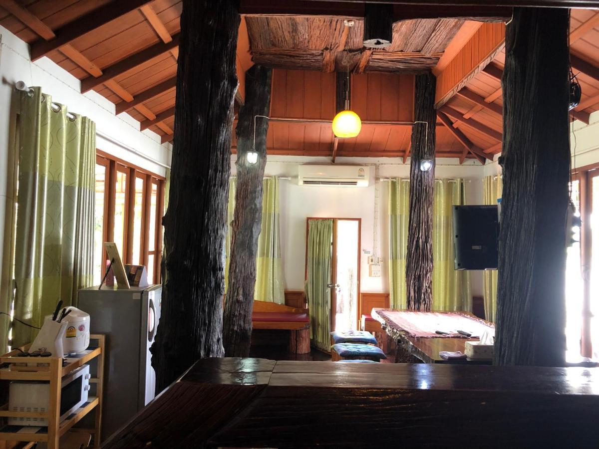 Ruen Thai Ban Rim Nam Kamphaeng Phet Exterior foto